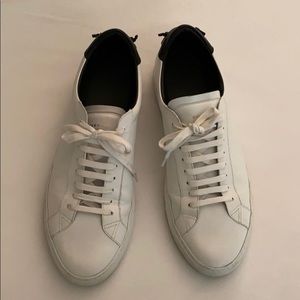 Givenchy Urban low knot-black.